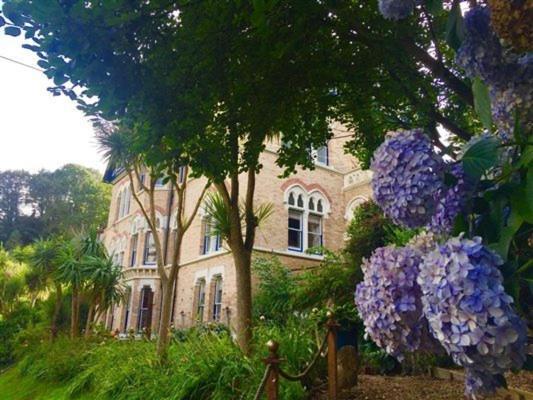 Westwell Hall Guest Accommodation, Bed & Breakfast, Luxury Rooms إلفراكومبْ المظهر الخارجي الصورة